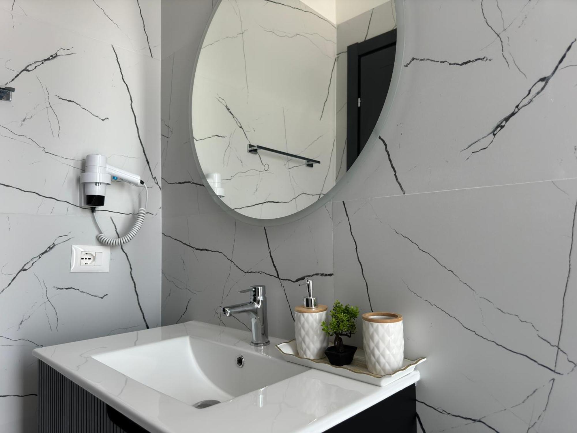 Twins Hotel Wlora Zewnętrze zdjęcie