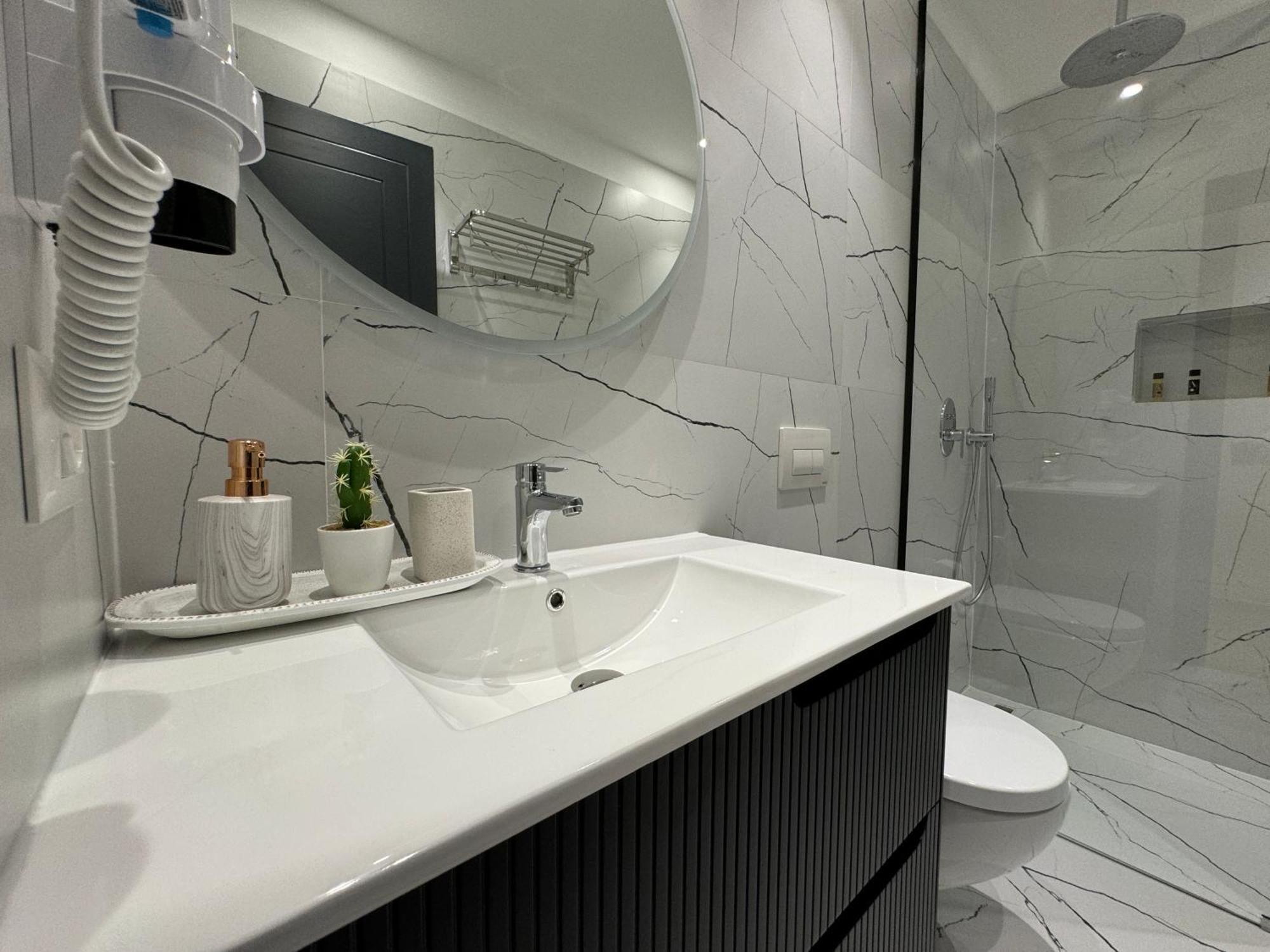 Twins Hotel Wlora Zewnętrze zdjęcie