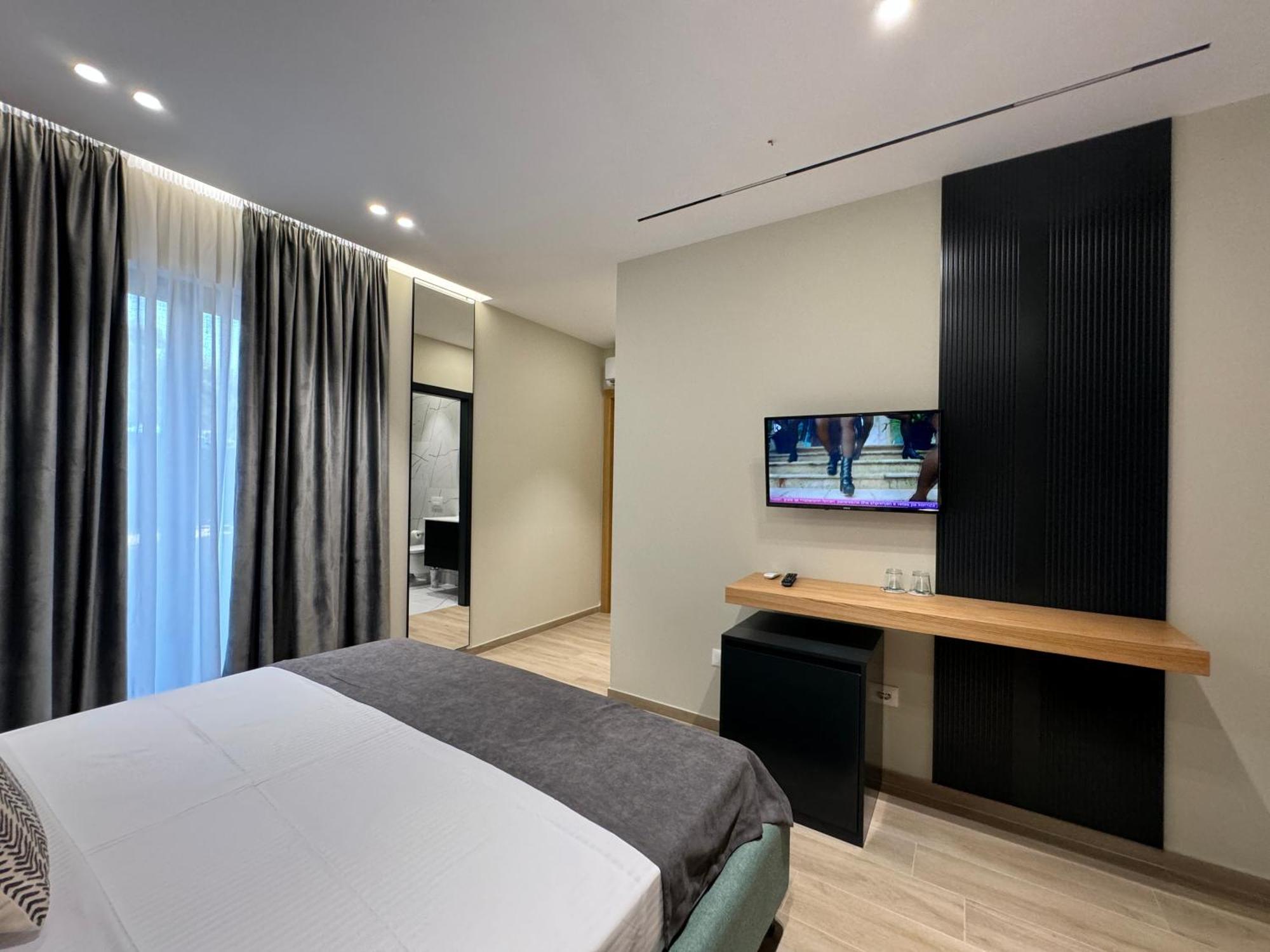 Twins Hotel Wlora Zewnętrze zdjęcie