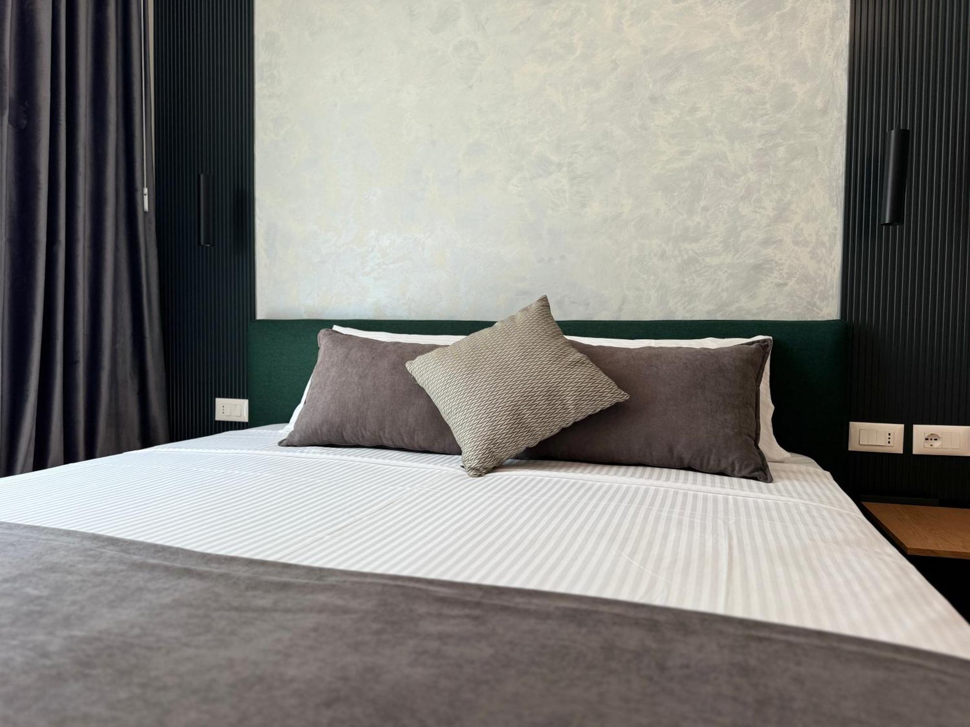 Twins Hotel Wlora Zewnętrze zdjęcie