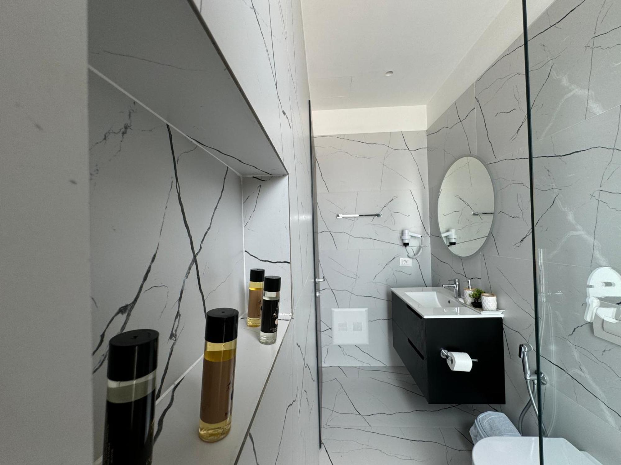 Twins Hotel Wlora Zewnętrze zdjęcie