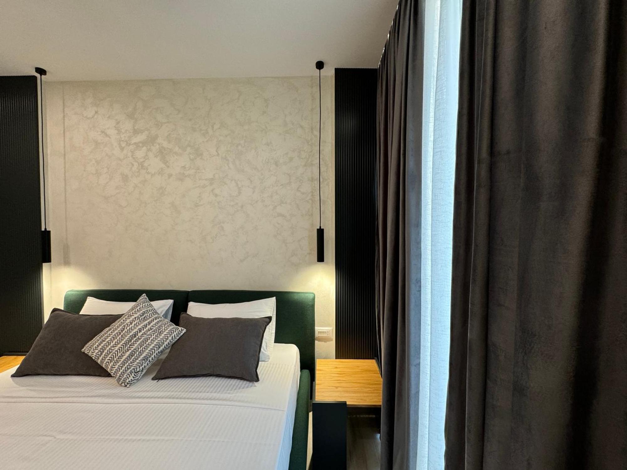 Twins Hotel Wlora Zewnętrze zdjęcie