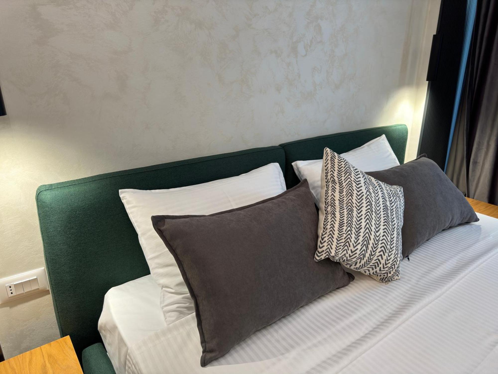 Twins Hotel Wlora Zewnętrze zdjęcie