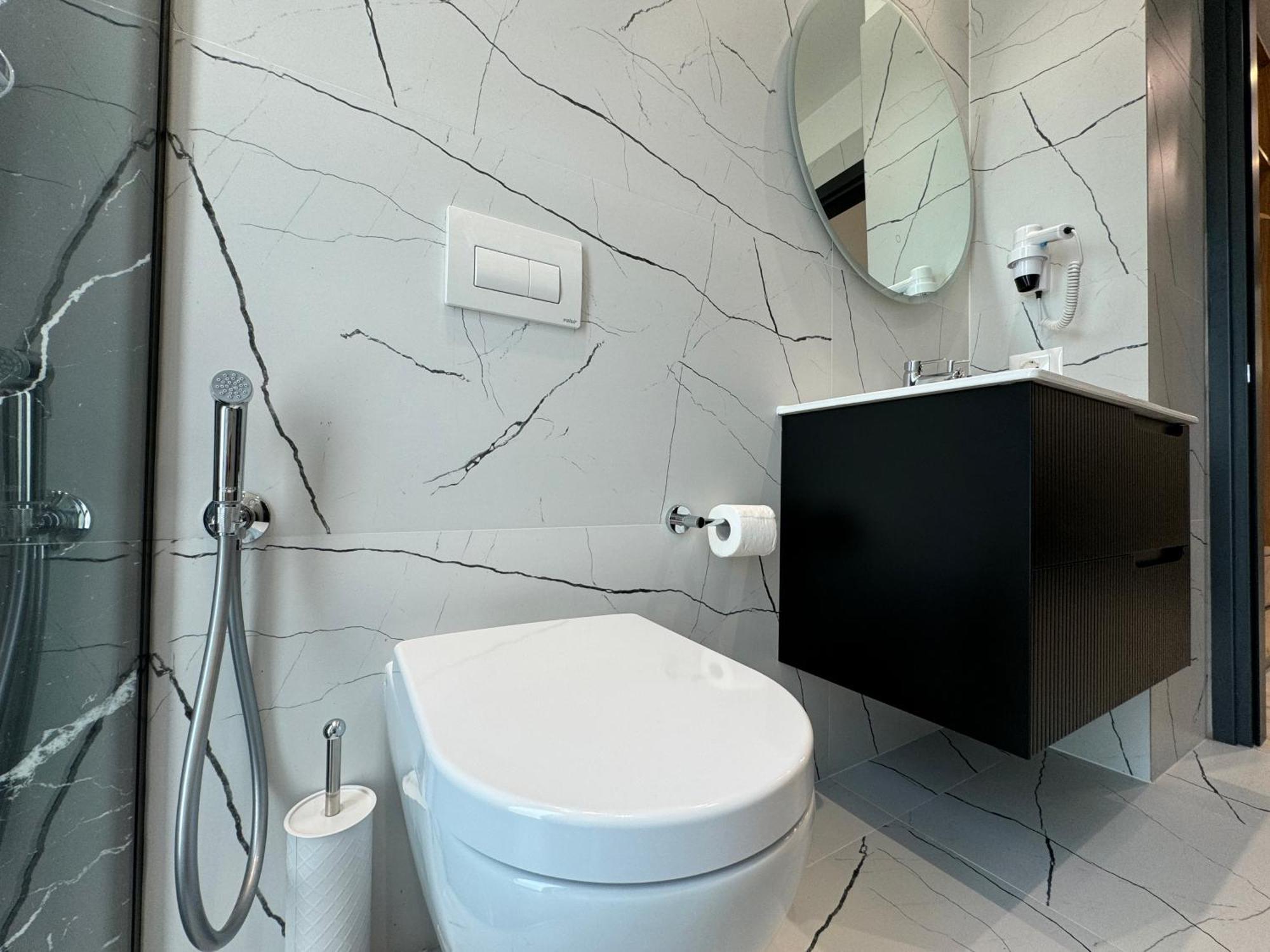 Twins Hotel Wlora Zewnętrze zdjęcie