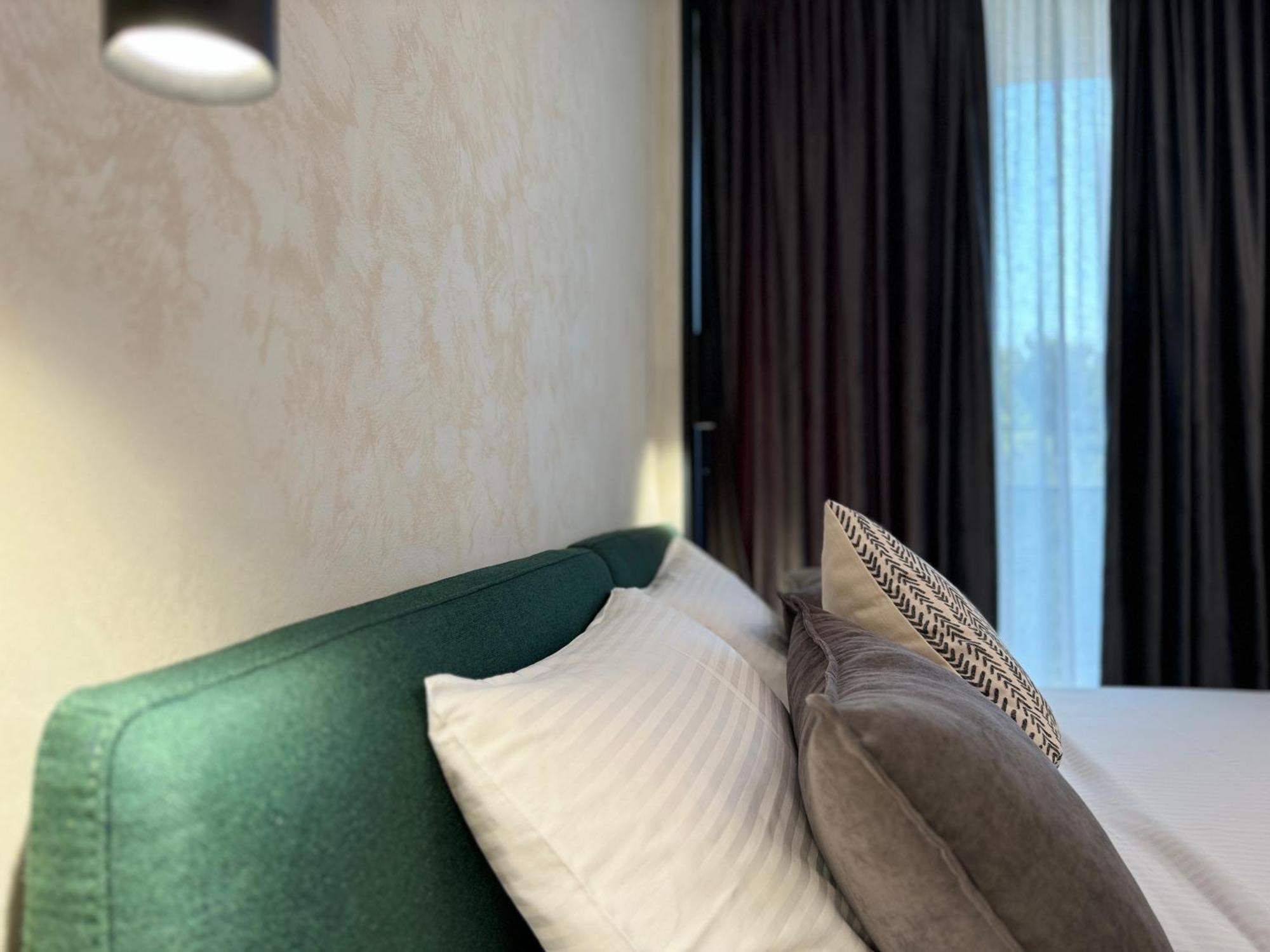 Twins Hotel Wlora Zewnętrze zdjęcie
