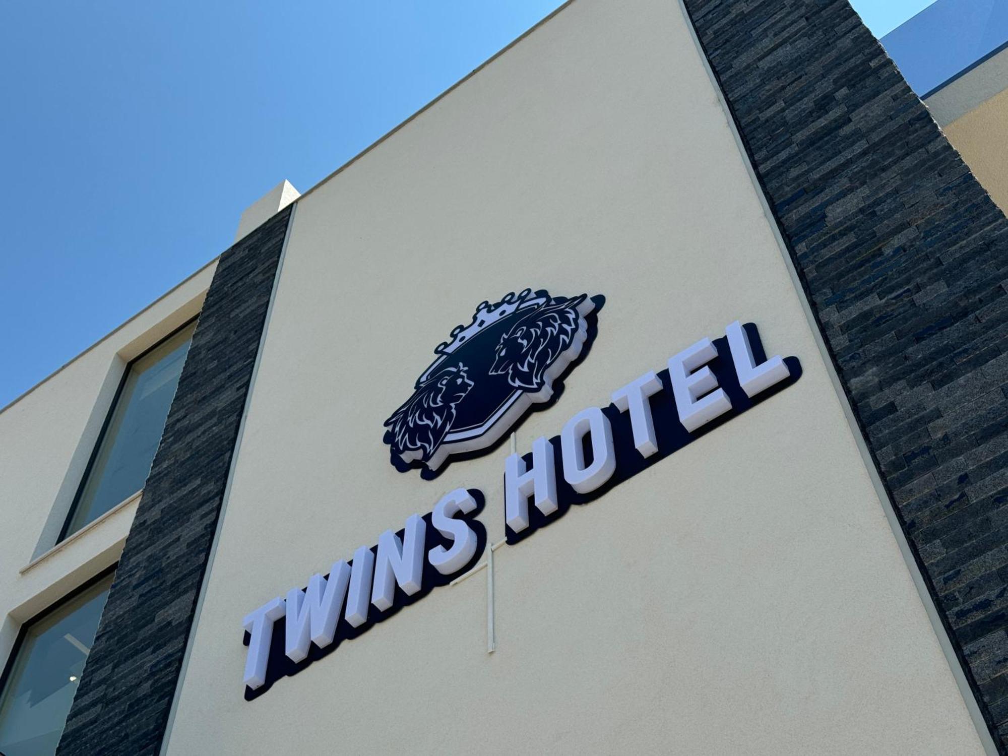 Twins Hotel Wlora Zewnętrze zdjęcie