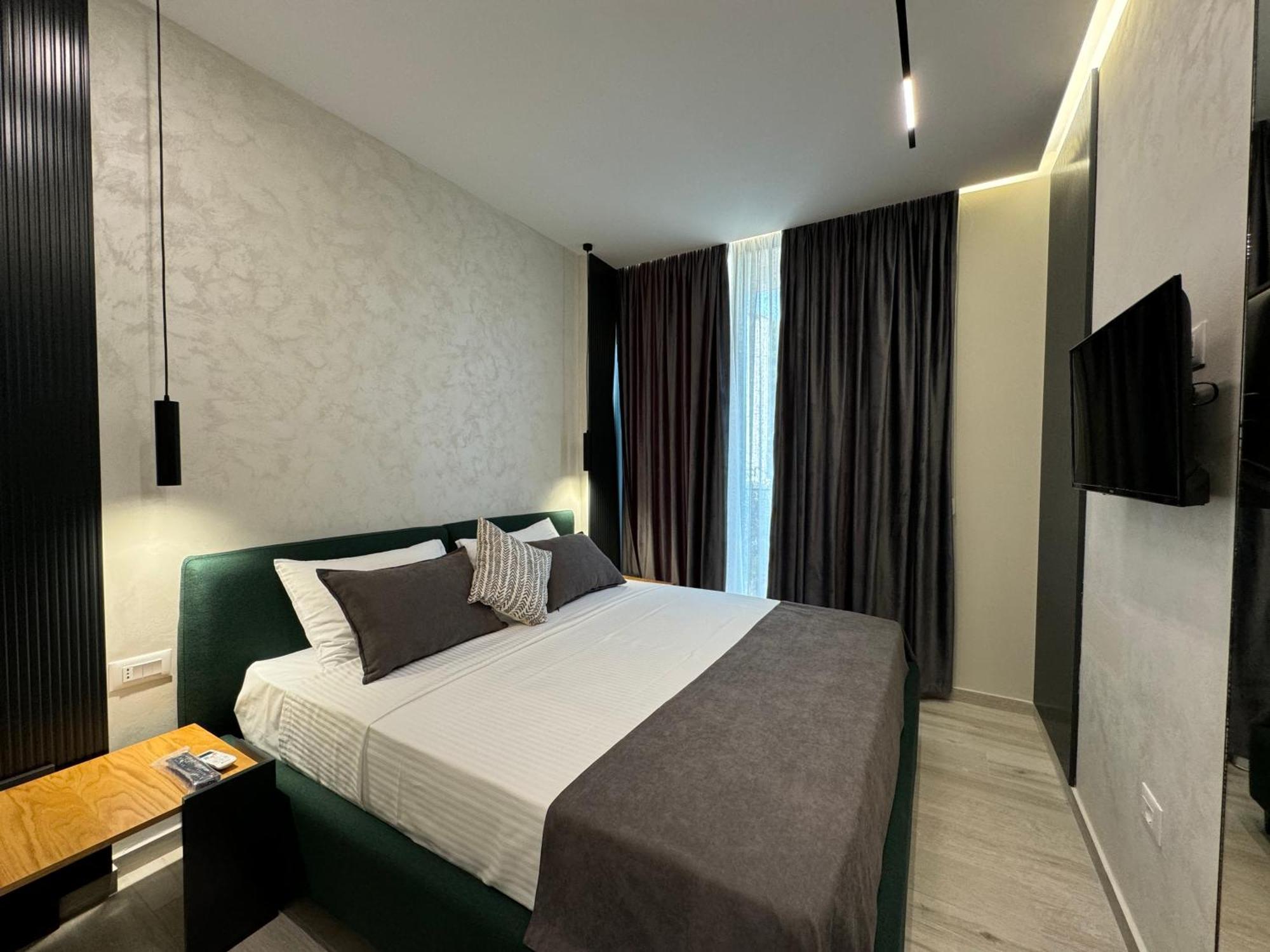 Twins Hotel Wlora Zewnętrze zdjęcie